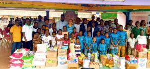 Ph/Photo de faille en présence des deux ONG en compagnie du premier responsable de ASTAM GROUP