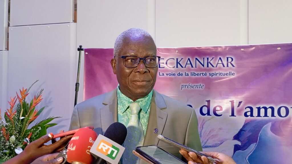 l'Aide spirituel Eck Régional Resa Jean Adoté-Bah Adotevi.