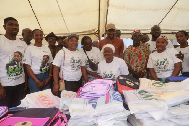 Rentrée scolaire 2026-2027 : Le Mouvement  « Notre Cocody » offre 600 kits scolaires aux familles démunies