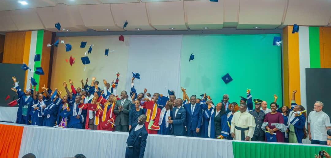 Yamoussoukro : l’Institut Universitaire Saint Jean-Paul II célèbre ses premiers diplômés en droit
